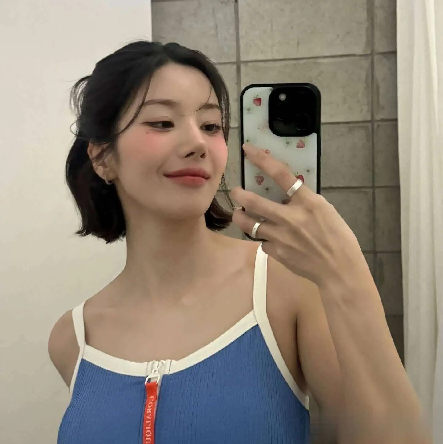 齐刘海短发_短发造型_女明星个性短发图片大全