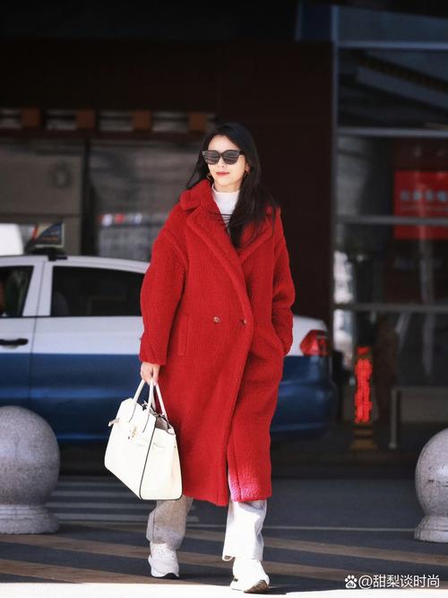 中国女明星街拍穿搭_杨幂时尚单品街拍_女明星品牌衣服