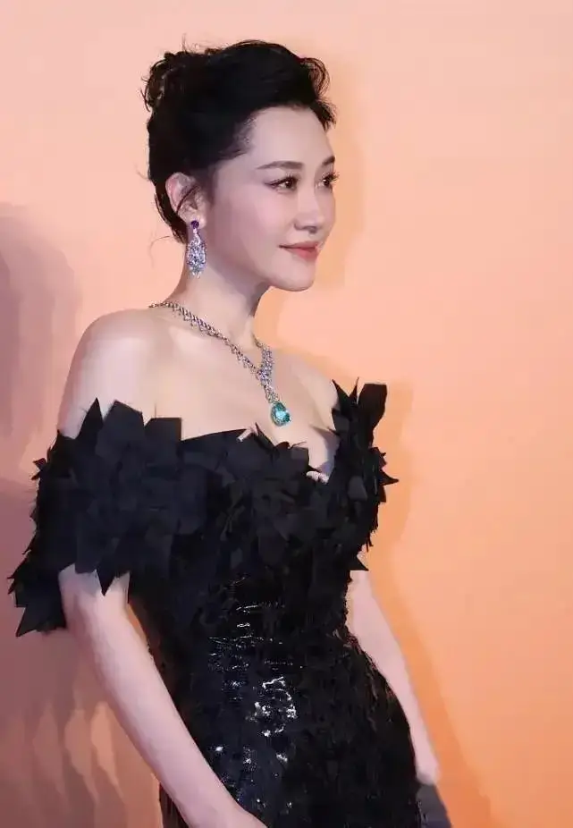 娱乐圈黄金剩女 感情观念 婚姻选择_娱乐圈大龄剩女