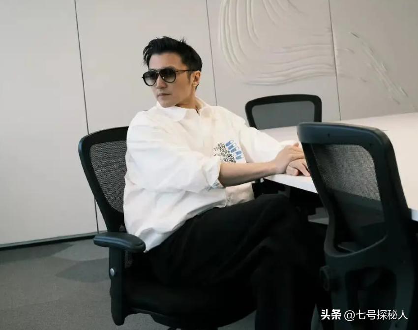 谢霆锋淡出娱乐圈_谢霆锋镖人电影获赞_谢霆锋央媒双点名气场大