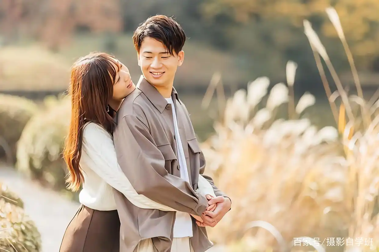 100种姿势摆拍双人_夫妻拍照姿势教程_情侣摆姿势技巧