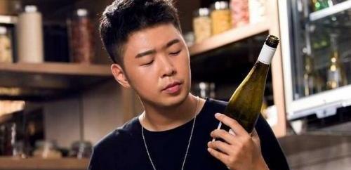 娱乐圈合约情侣内幕_明星恋爱真相_明星八卦黑料天涯,