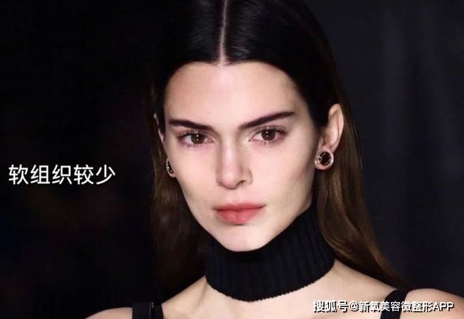 额头窄颧骨高的女明星_韩素希高颧骨审美_韩素希骨相美女