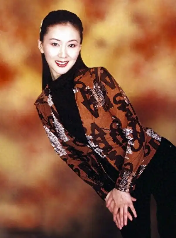 中国女明星人体艺术_汤加丽艺术争议_汤加丽人体艺术写真