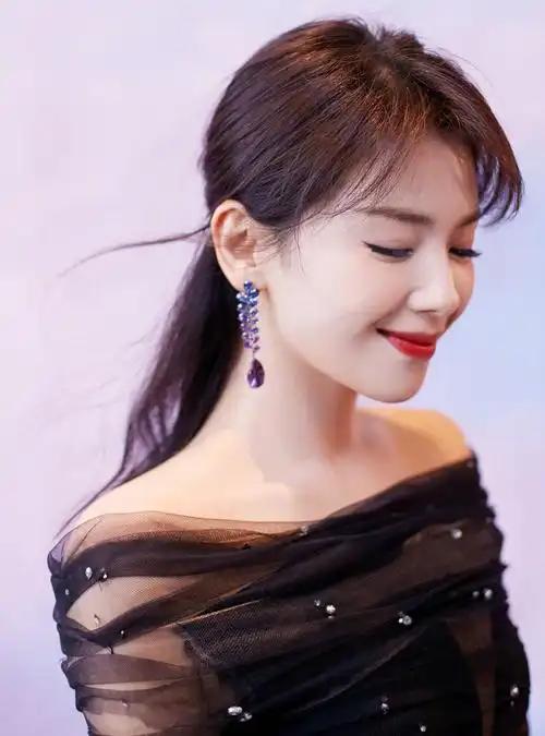 杨幂没分寸感行为_娱乐圈吻戏图片_娱乐圈没有分寸感明星